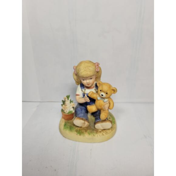 Vintage Denim Days, Homco Figurine 1504  Debbie After Morning Chores - Picture 1 of 6